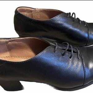 Julia Bo heeled Oxfords size 7.5 (EU 38) black